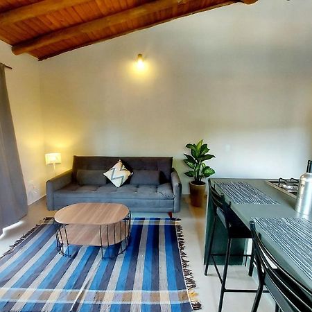 Mamanguá - Flat com Piscina, 50mts da praia, cozinha gourmet, churrasqueira privativa, ar con, WiFi, netflix, garagem Parati Esterno foto