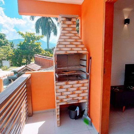 Mamanguá - Flat com Piscina, 50mts da praia, cozinha gourmet, churrasqueira privativa, ar con, WiFi, netflix, garagem Parati Esterno foto