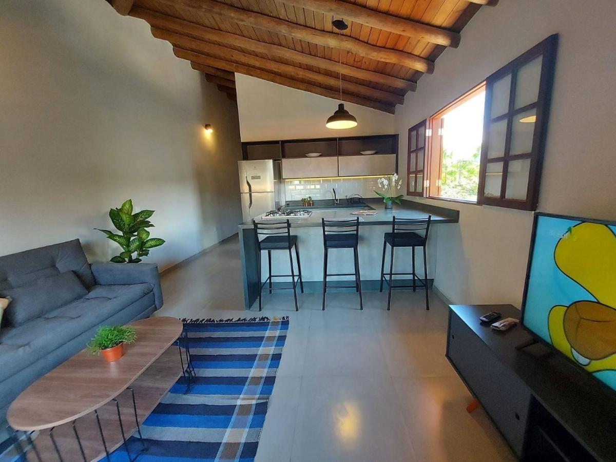 Mamanguá - Flat com Piscina, 50mts da praia, cozinha gourmet, churrasqueira privativa, ar con, WiFi, netflix, garagem Parati Esterno foto