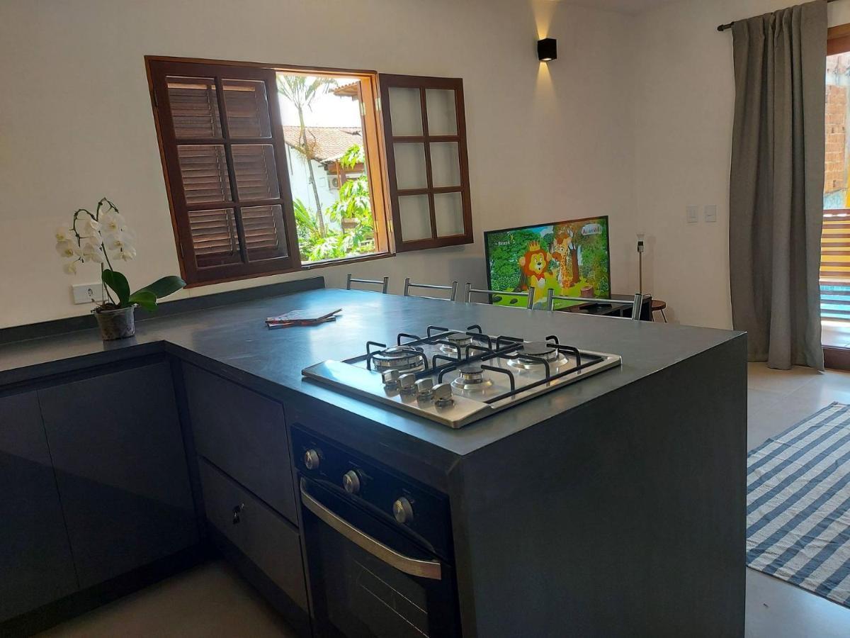 Mamanguá - Flat com Piscina, 50mts da praia, cozinha gourmet, churrasqueira privativa, ar con, WiFi, netflix, garagem Parati Esterno foto