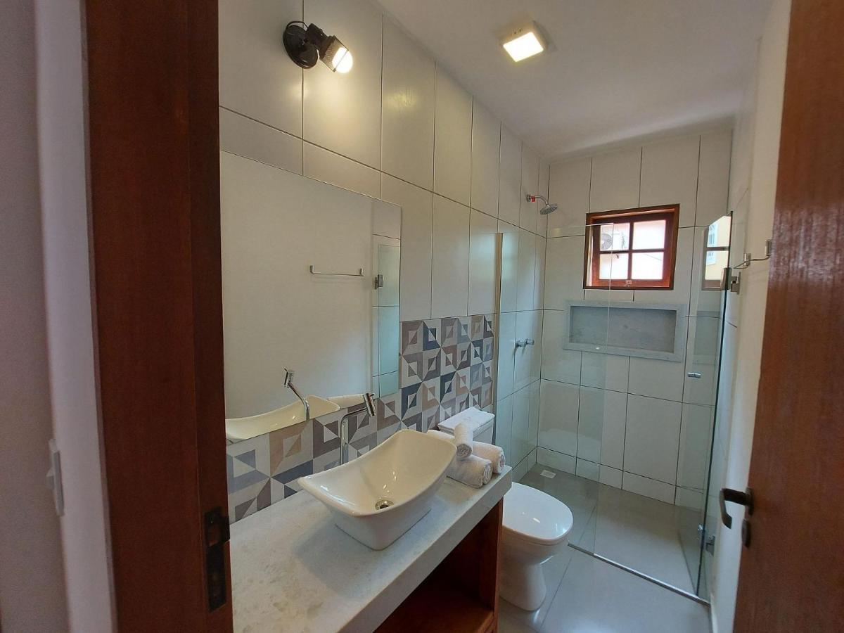 Mamanguá - Flat com Piscina, 50mts da praia, cozinha gourmet, churrasqueira privativa, ar con, WiFi, netflix, garagem Parati Esterno foto