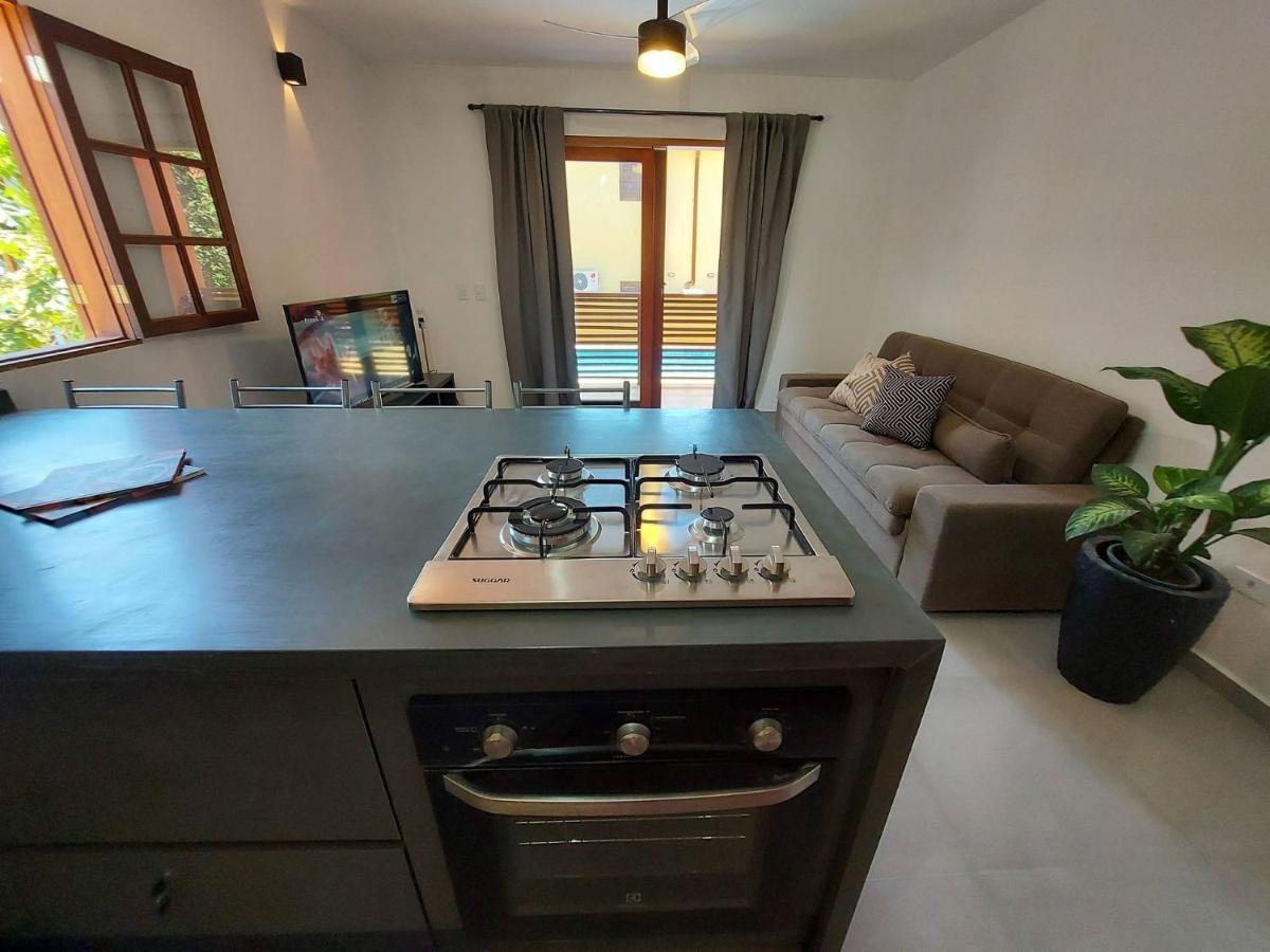 Mamanguá - Flat com Piscina, 50mts da praia, cozinha gourmet, churrasqueira privativa, ar con, WiFi, netflix, garagem Parati Esterno foto
